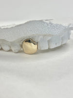 Load image into Gallery viewer, One tooth capped in 9kt gold, your design of choice
