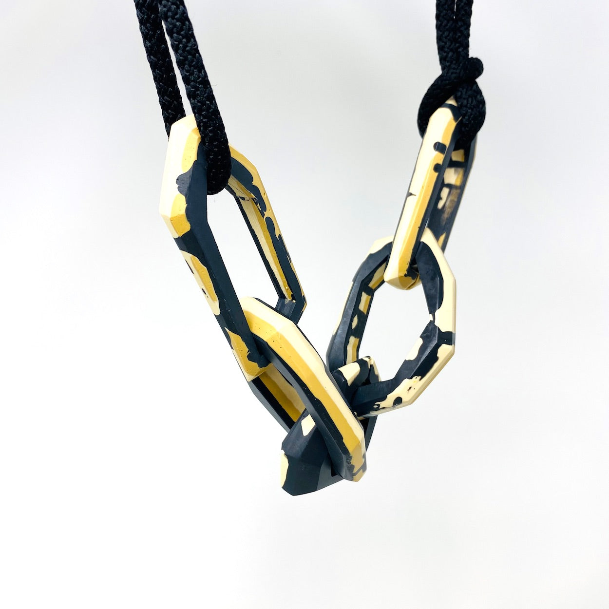Maca Links Necklace, beige and black oil spill Links